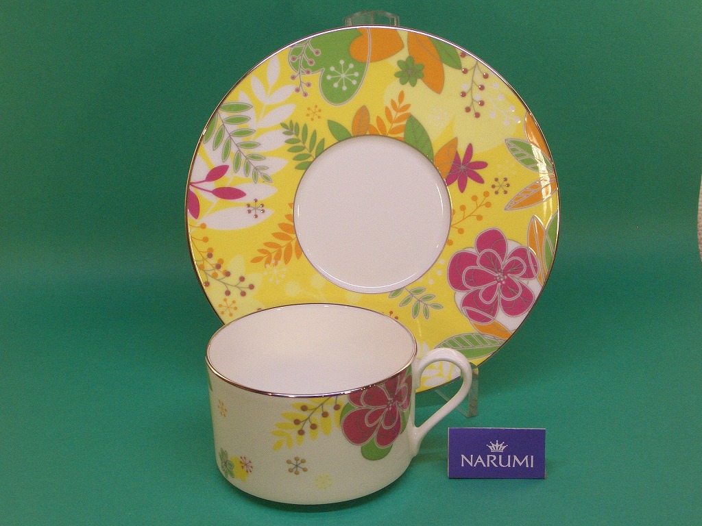 フローラルパラダイス　ティーコーヒー兼用碗皿　5400円